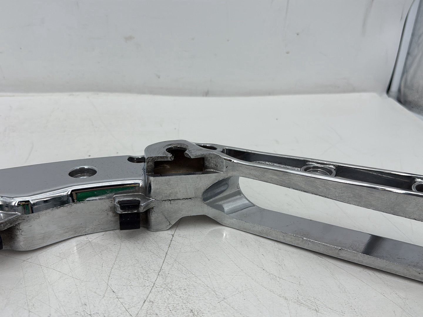 2014 Harley Street Glide Touring FLHXS OEM Left Right Saddlebag Fender Struts Brackets