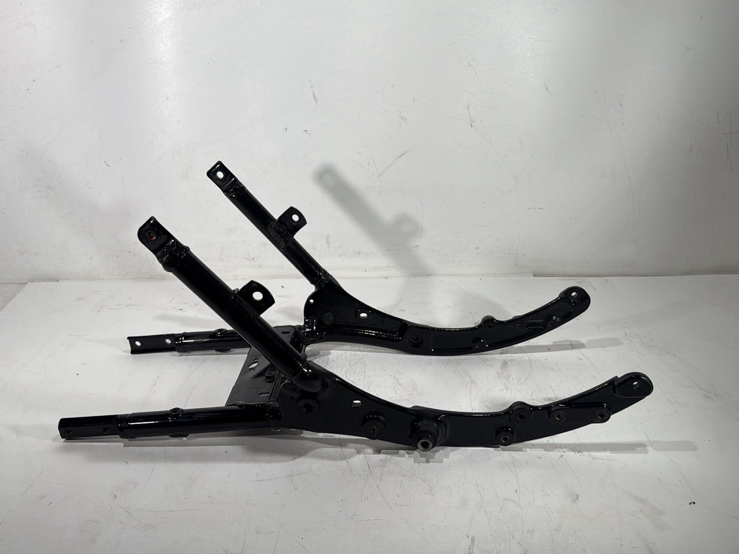 2018 Harley Electra Glide Touring Ultra Rear Back Sub Frame Rail Bar 48079-09BHP