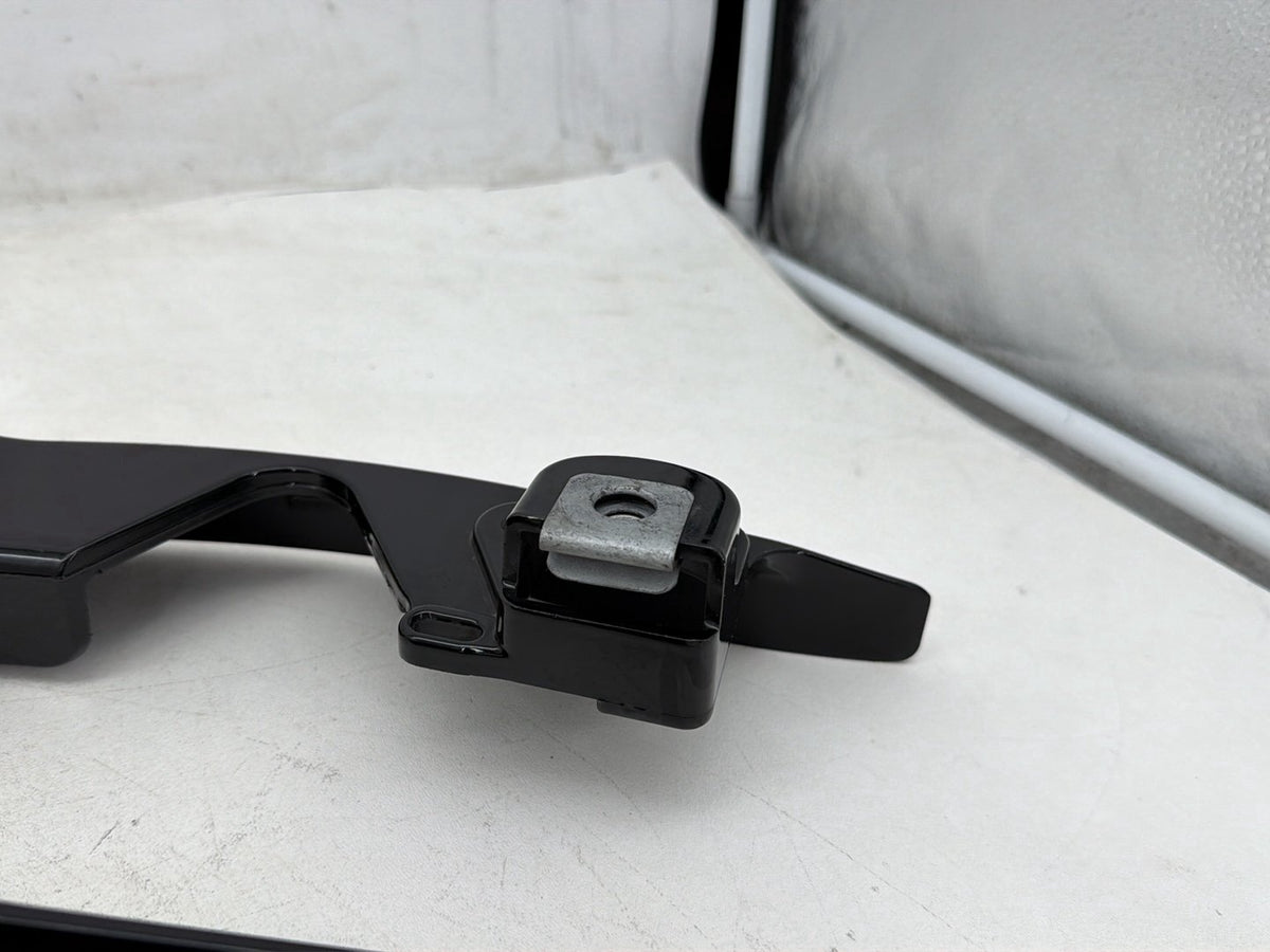 2018 Harley Road Glide Touring FLTRXS OEM Left Right Saddlebag Fender Struts Brackets