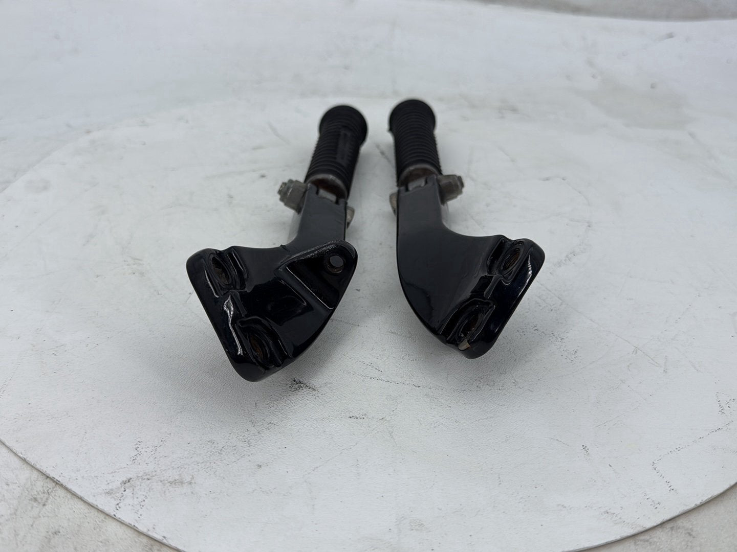 2006 Harley Dyna Super Glide Custom FXDCI OEM Passenger Left & Right Foot Pegs