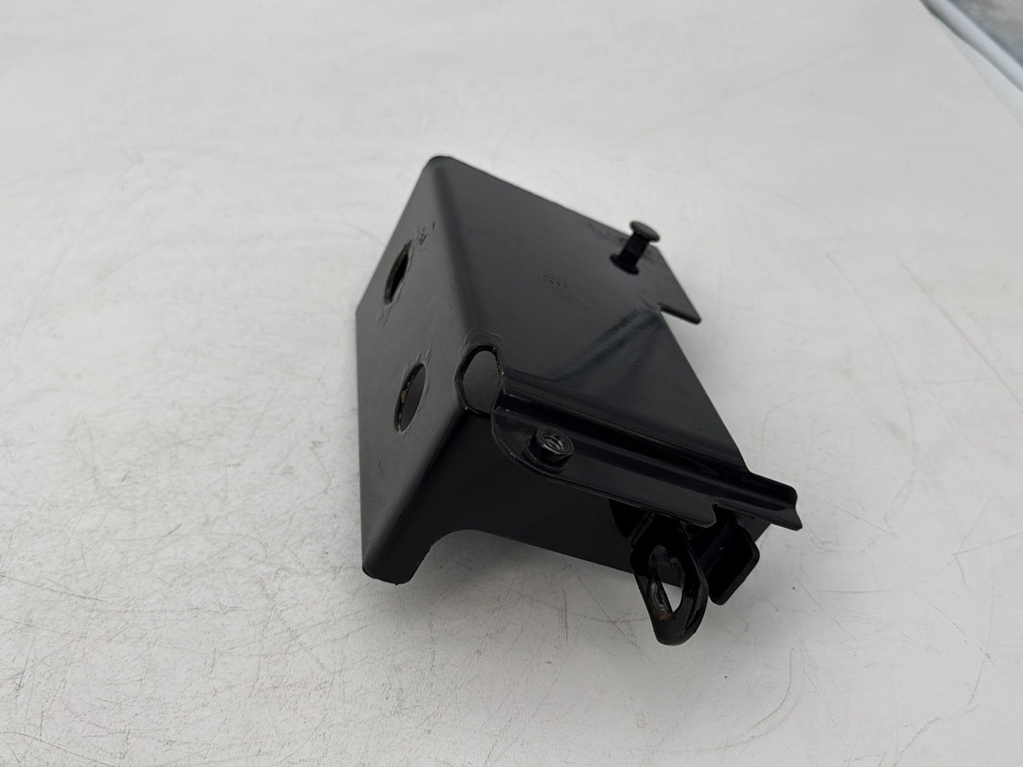1999 - 2006 Harley-Davidson Dyna Super Glide Battery Tray Bracket Holder Carrier 47132-97B