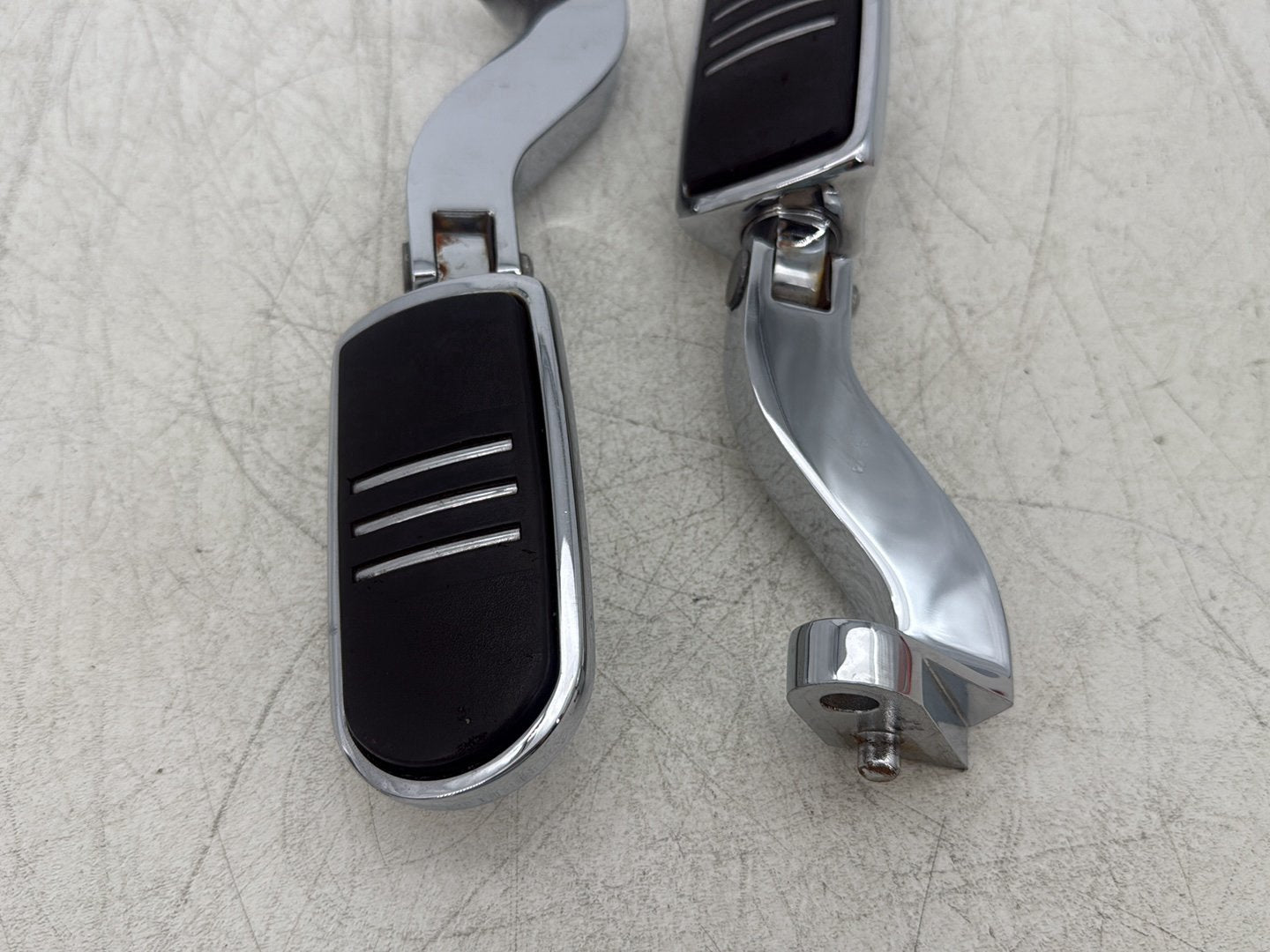 2011 Harley Street Glide Touring FLHX OEM Passenger Left & Right Foot Pegs