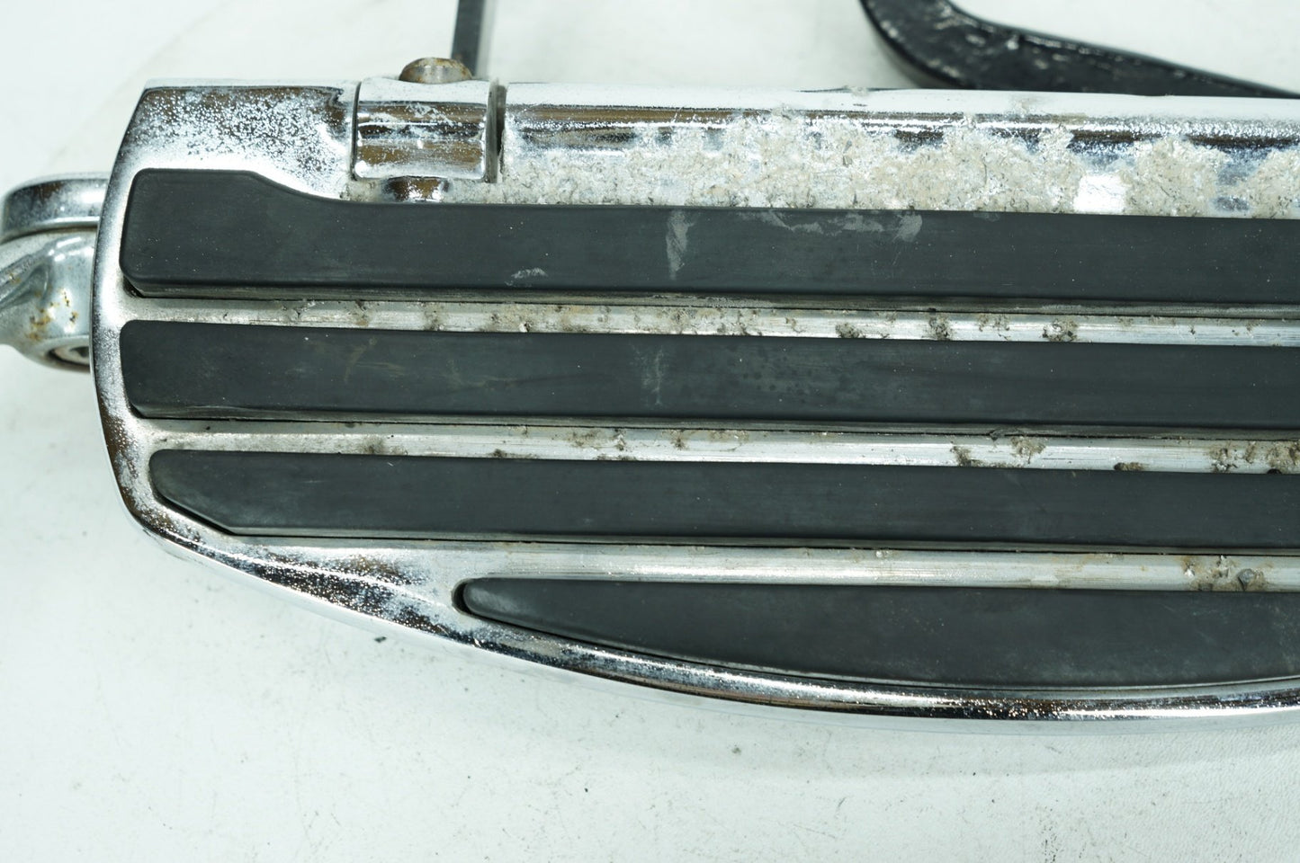 1999 - 2006 Harley-Davidson Touring Electra Glide Classic Left Driver 1 Floorboard Foot Rest 47365-83C
