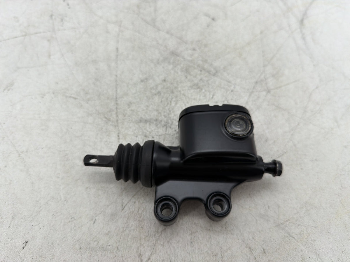 2010 Harley Road King Touring Police OEM Rear Brake Master Cylinder Reservoir