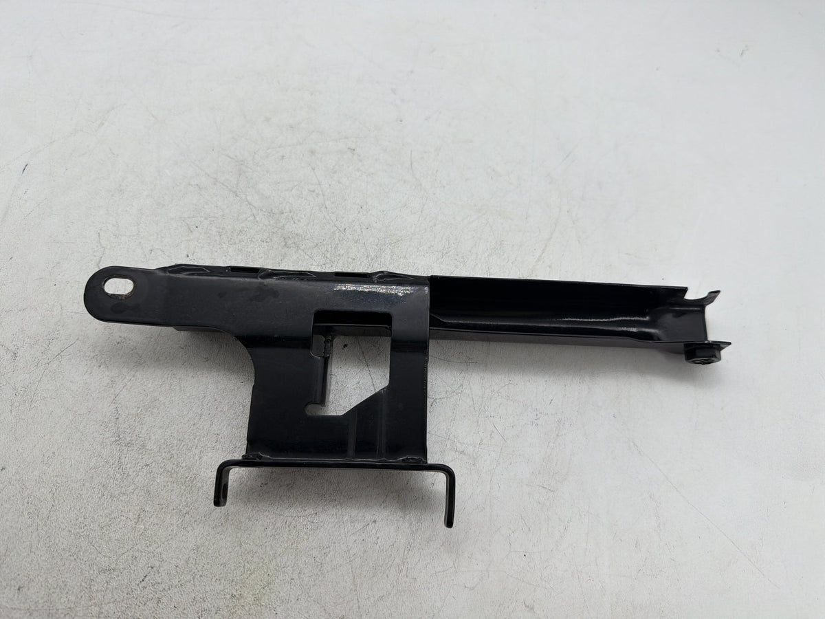 2003 Harley Softail Deuce FXSTDI OEM Seat Bracket Mount Support Mounting