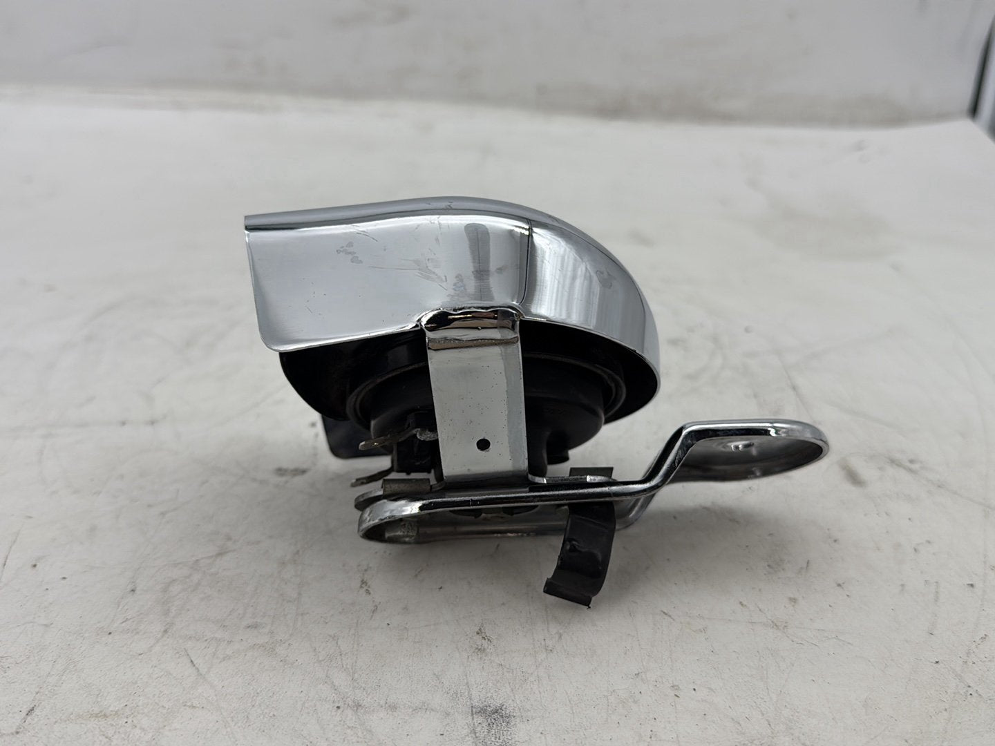 2002 Harley Heritage Softail Classic FLSTC OEM Horn Signal Klaxon Chrome Cover