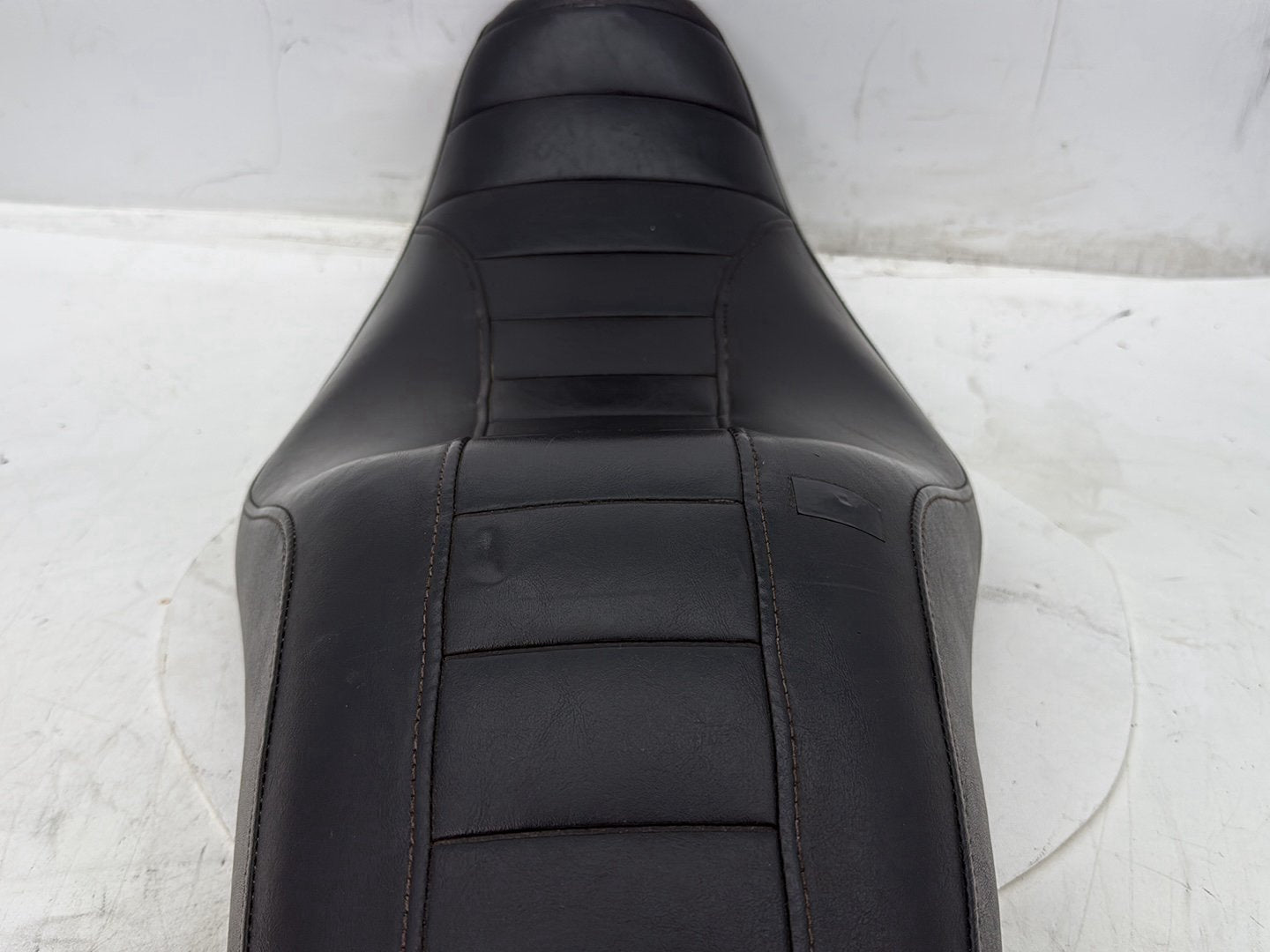 2006 Harley Dyna Super Glide Custom FXDCI OEM Passenger Rider Driver Seat Saddle