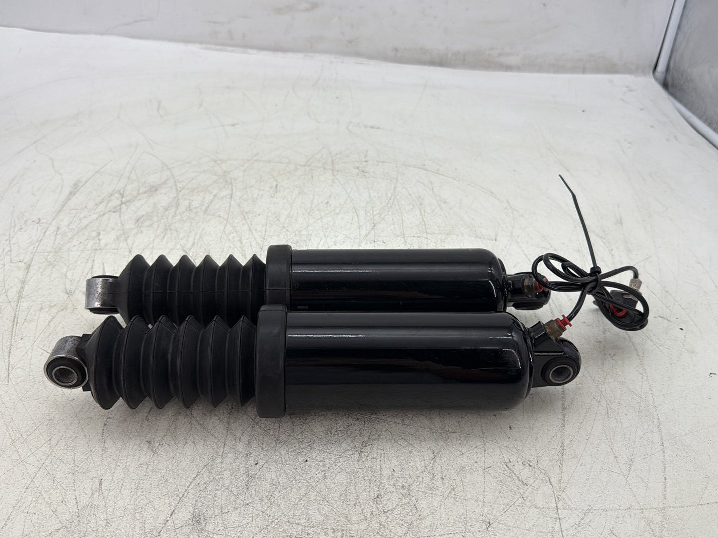 2006 Harley Road King Touring FLHRCI Classic OEM Rear Left Right Shock Absorbers
