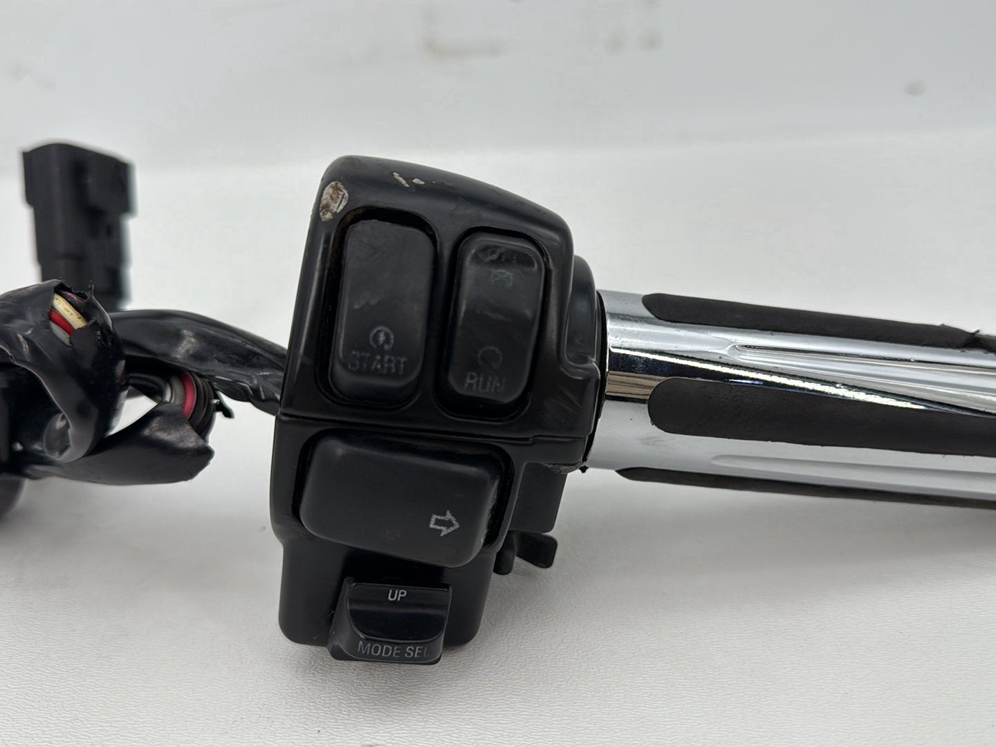 2007 - 2011 Harley-Davidson Touring Street Glide Right Engine Start Kill Switches Controls 71564-96