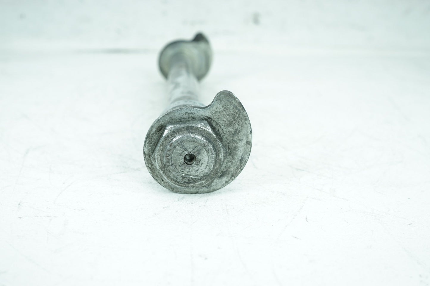 2007 - 2012 Harley-Davidson Touring CVO Electra Screamin Eagle Rear Wheel Axle Bolt Shaft 41056-02