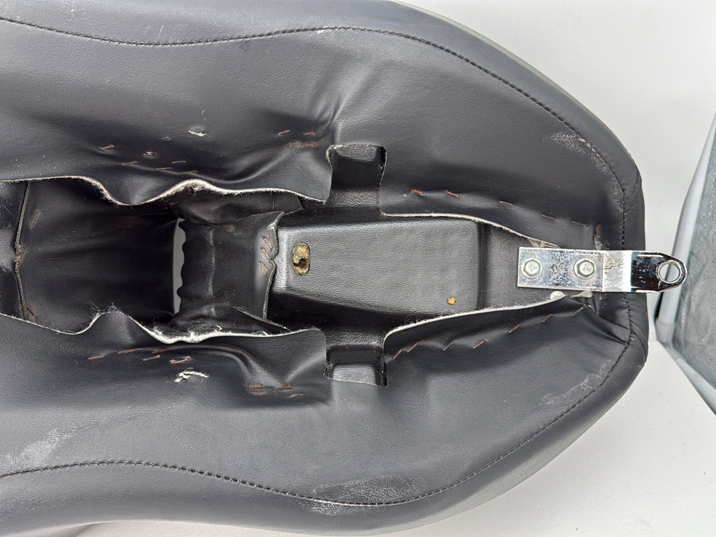 Harley-Davidson Misc  Passenger Rider Driver Seat Saddle 52164-09