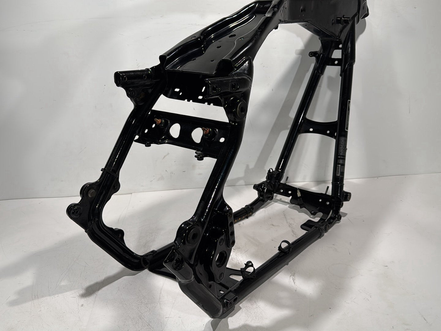 2008 - 2016 Harley-Davidson Touring Street Glide Body Main Frame Chassis SLVG  	47900-11BHP