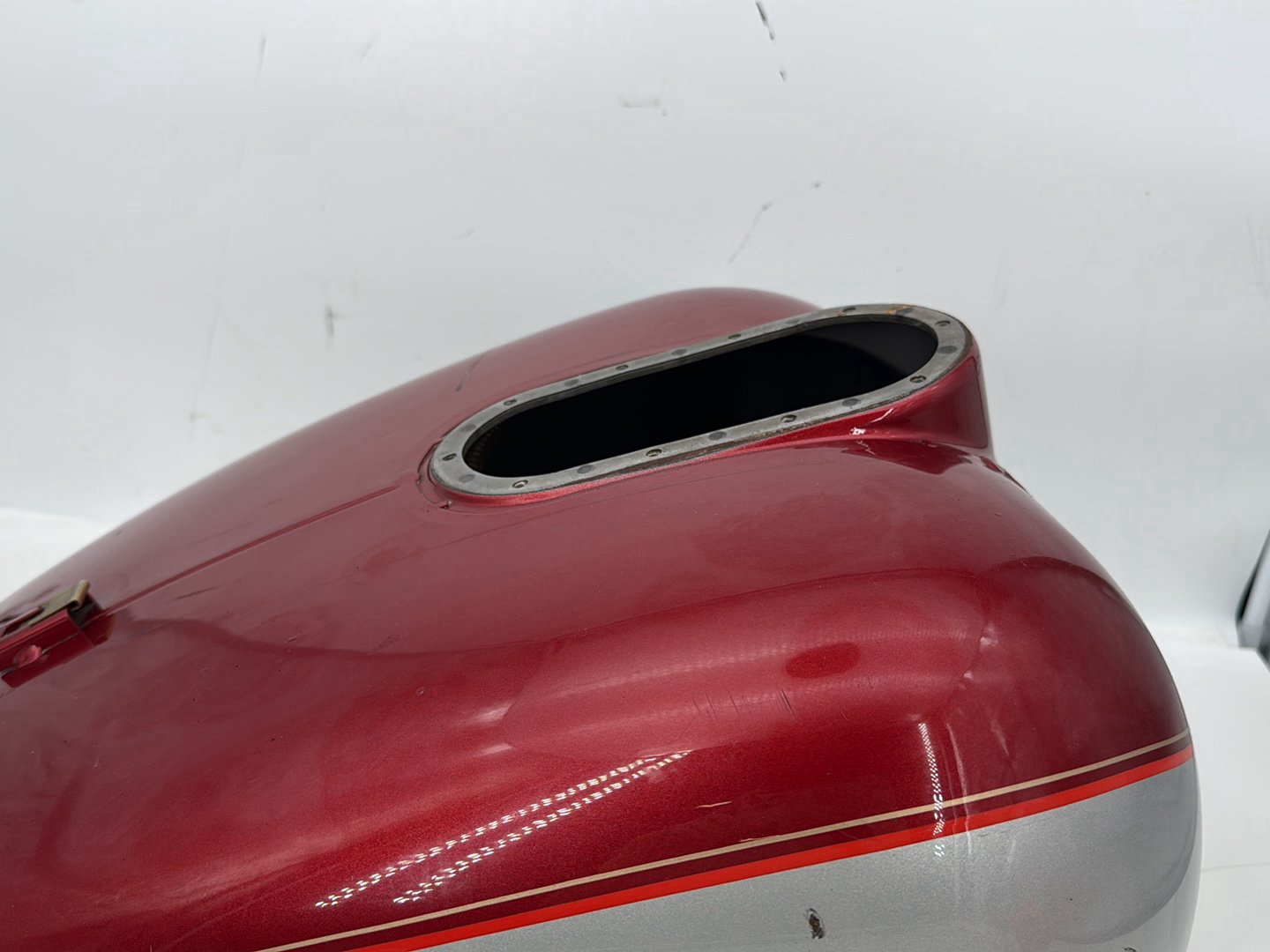 1999 - 2006 Harley-Davidson Touring Electra Glide Ultra Fuel Gas Tank Gasoline Reservoir 61356-03