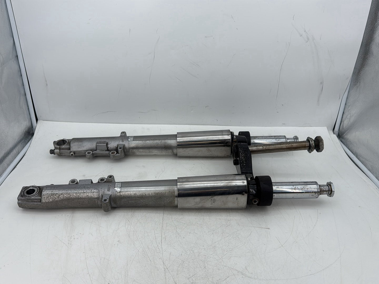 2007 Harley Touring FLHTCU Electra Glide Ultra OEM Front Triple Tree Set & LH RH Fork Legs Sliders