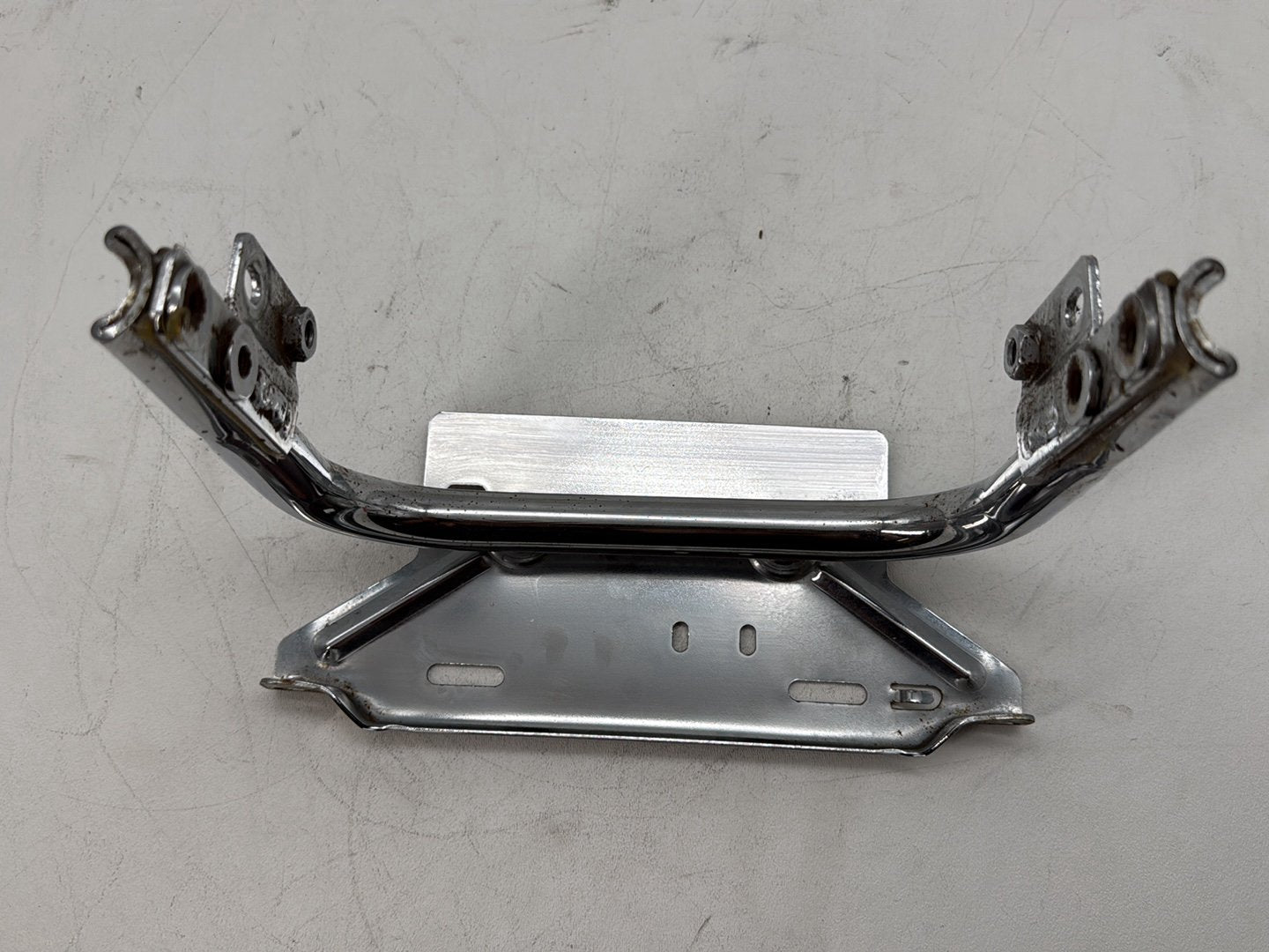 2006 Harley Touring FLHTCI Electra Glide Classic OEM Rear License Plate Support Bar Holder