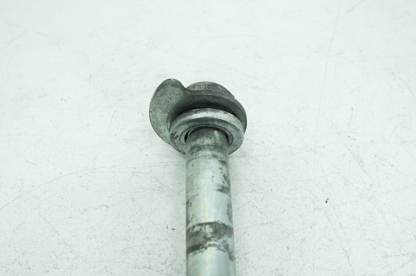 2007 - 2016 Harley-Davidson Touring CVO Electra Screamin Eagle Rear Wheel Axle Bolt Shaft 41056-09