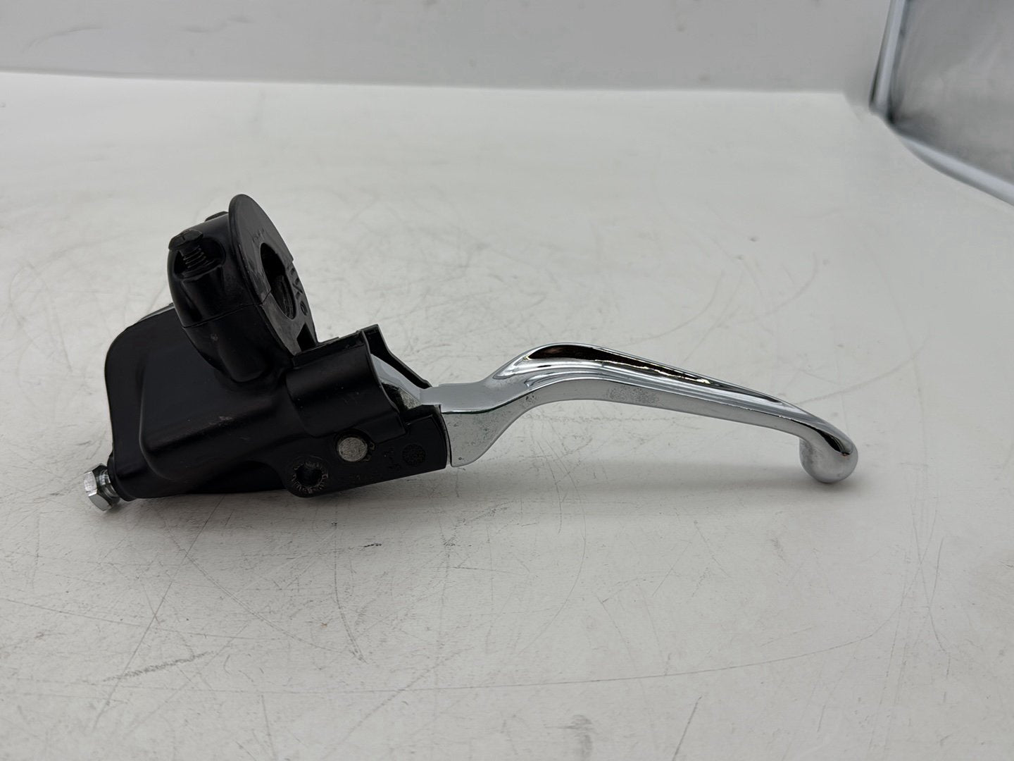 2005 Harley Touring FLHRCI Road King Classic OEM Front Right Brake Lever Master Cylinder