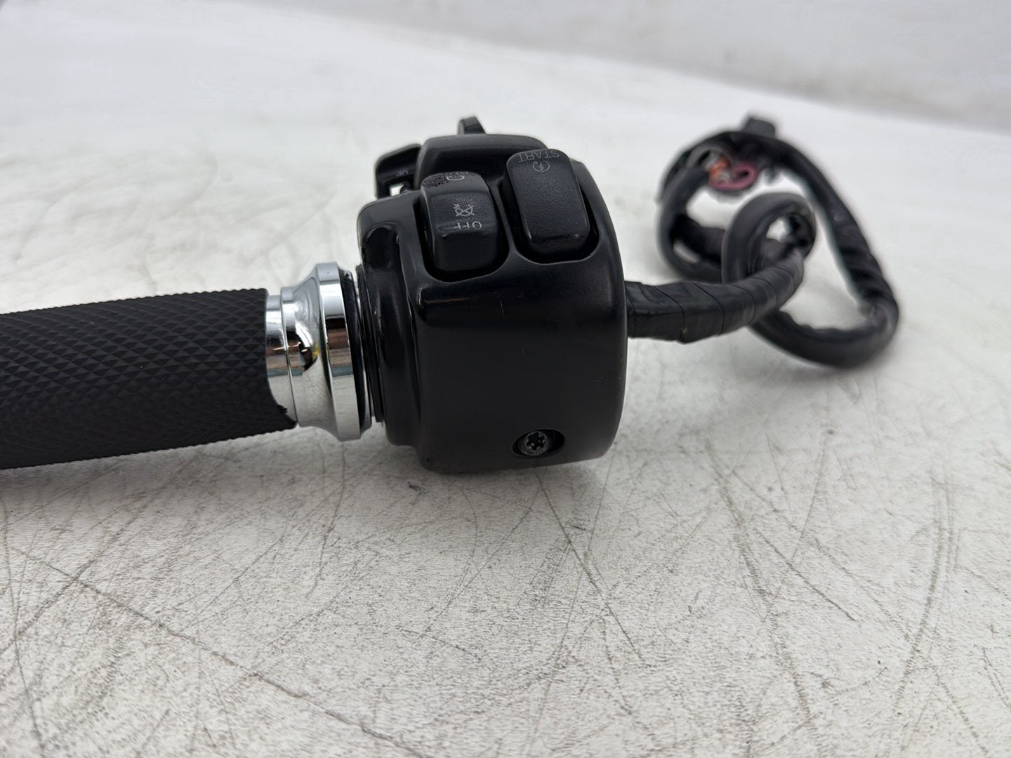 2012 Harley Street Glide Touring FLHX OEM Right Engine Start Kill Switches Controls