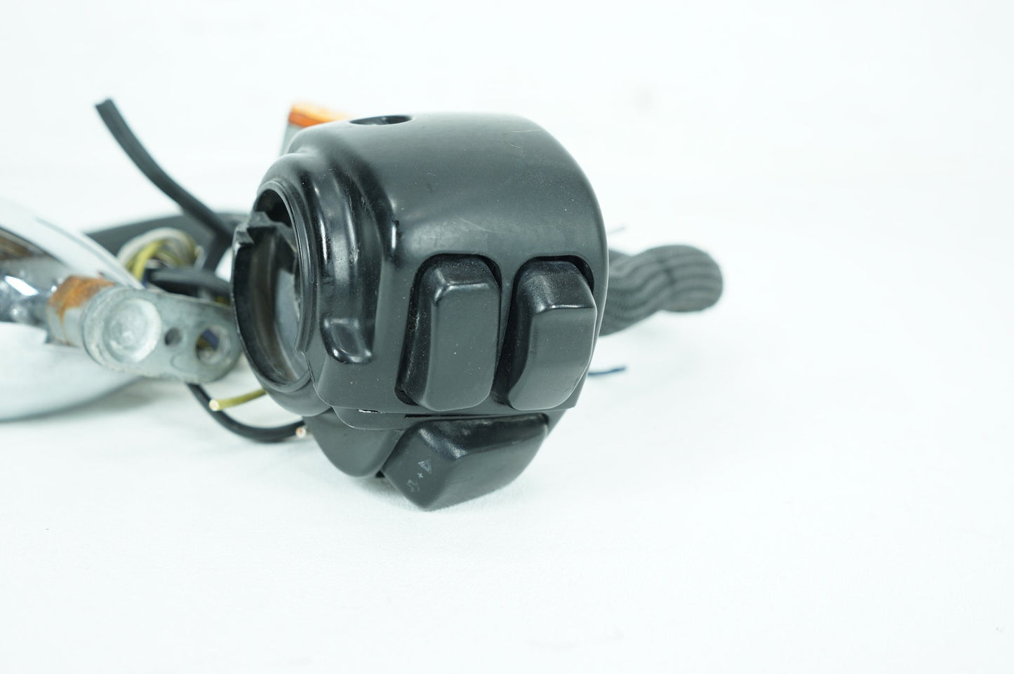 2000 - 2006 Harley-Davidson Dyna Street Bob Left Turn Signal Headlight Switches Controls 71597-96B