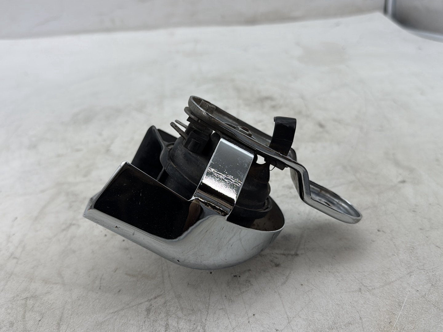 2012 Harley Dyna FXDF Fat Bob OEM Horn Signal Klaxon Chrome Cover