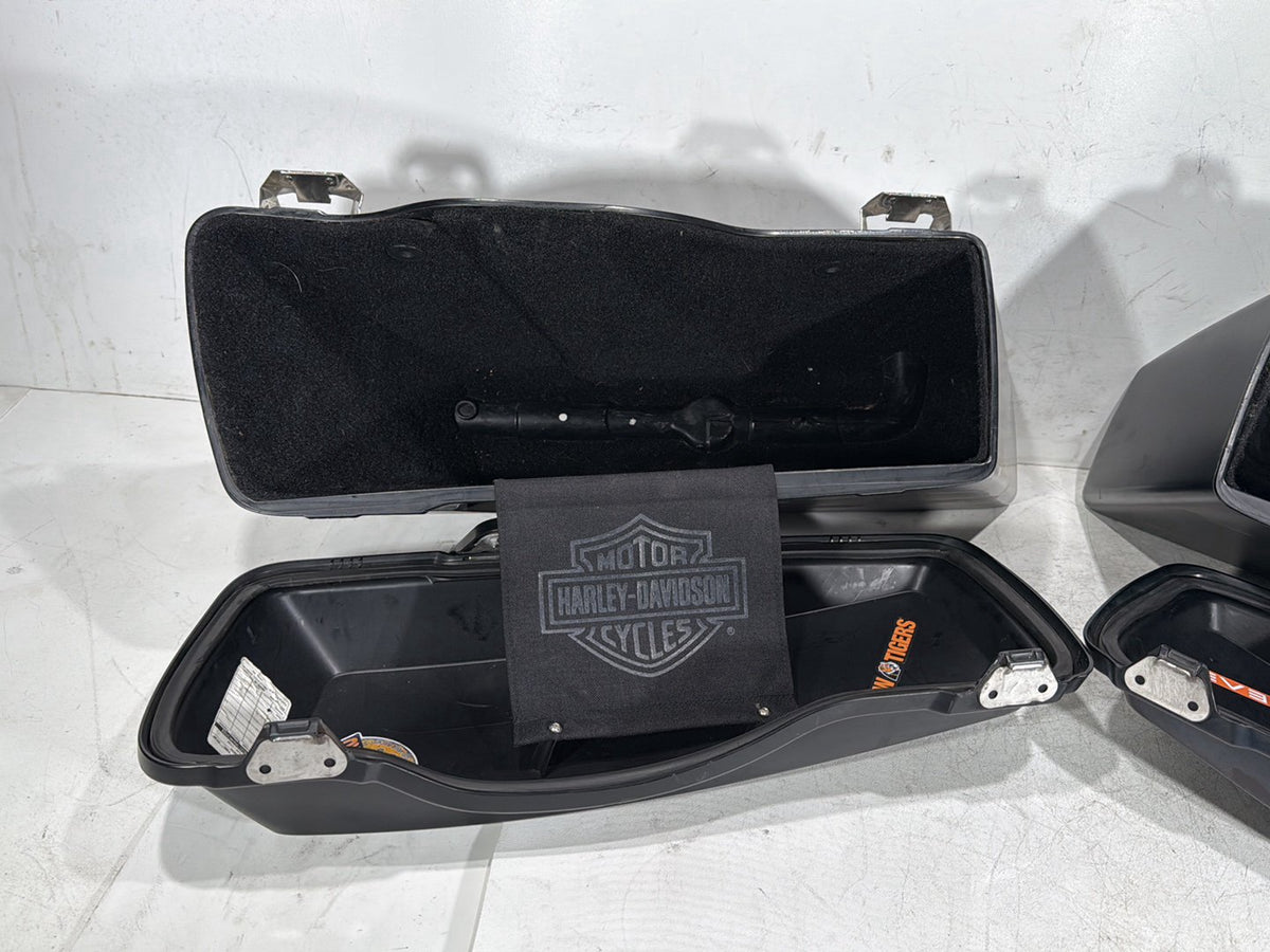 2011 Harley Road Glide Touring FLTRX OEM Left Right Saddlebags Luggage NOKey