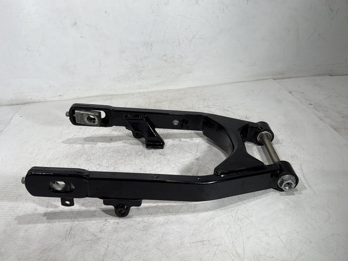 2014 Harley Dyna Low Rider FXDL OEM Rear Fork Swingarm Swing Arm 47820-10