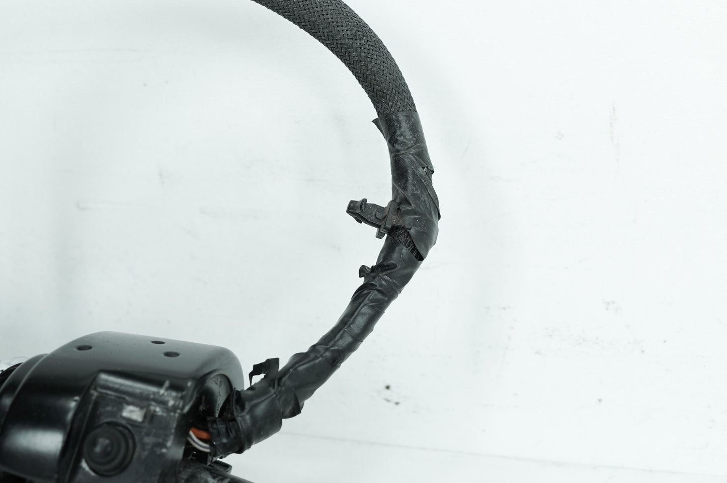 2004 - 2013 Harley-Davidson Sportster Seventy-Two Handlebars & Right Engine Start Kill Switches Controls 56079-93