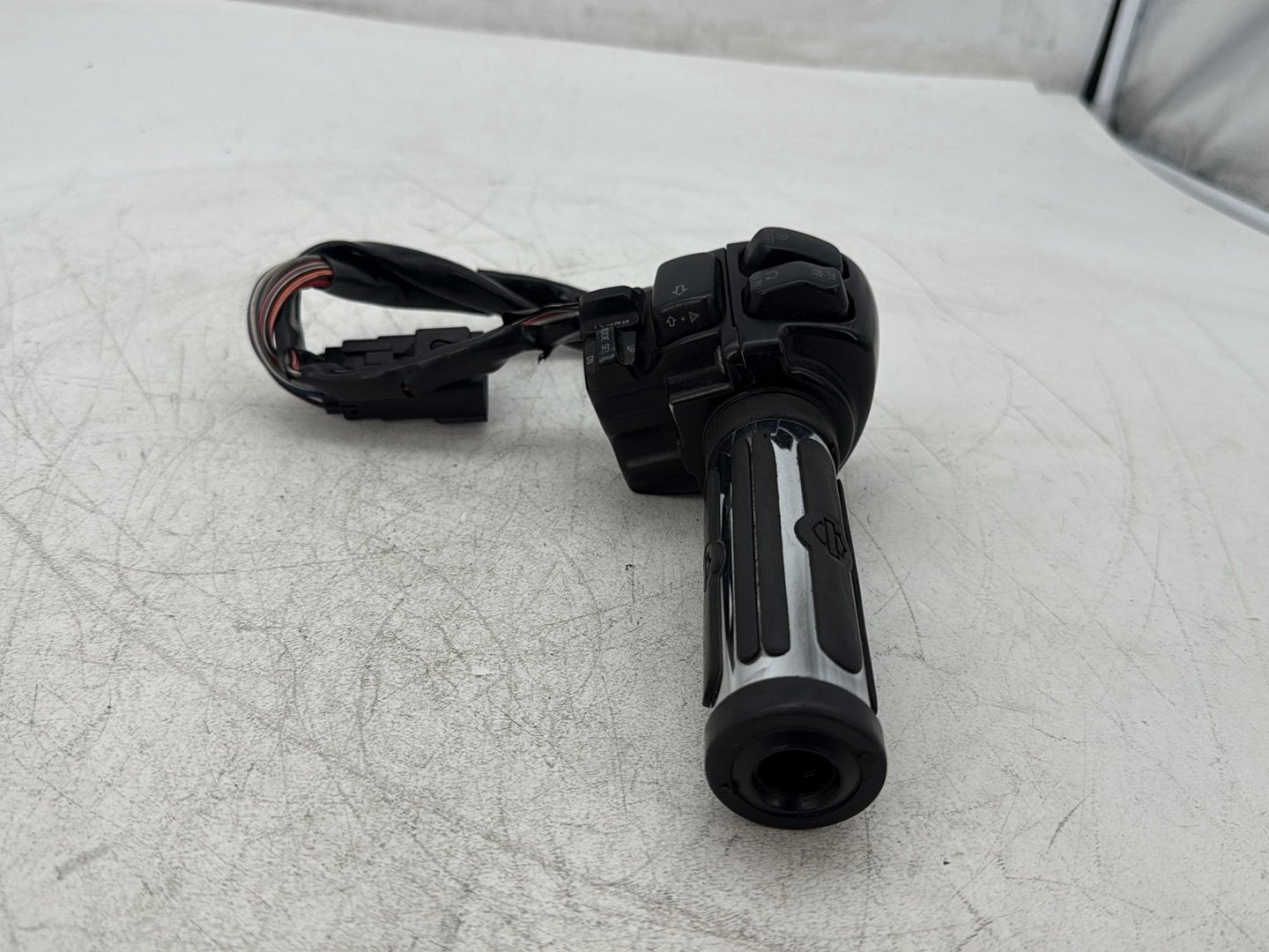 2013 Harley Electra Glide Touring Ultra FLHTCUI OEM Right Engine Start Kill Switches Controls
