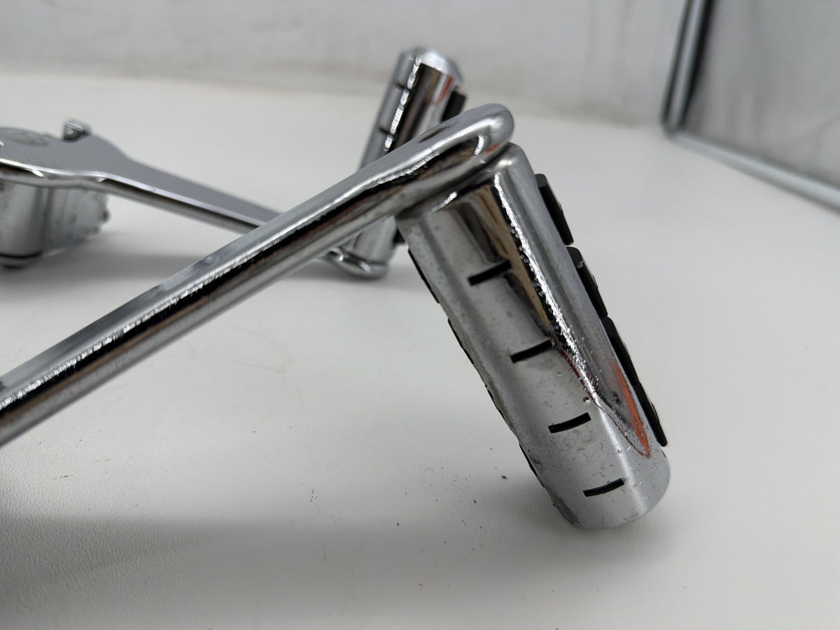 2006 Harley Electra Touring Classic Passenger Left & Right Foot Pegs Kuryakin