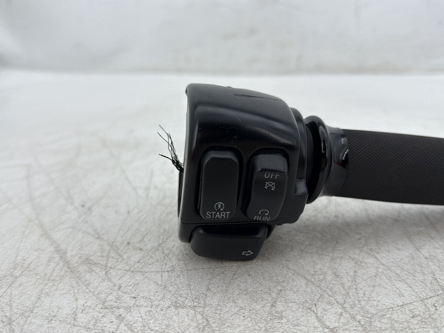 2010 Harley Dyna Fat Bob FXDF OEM Right Engine Start Kill Switches Controls