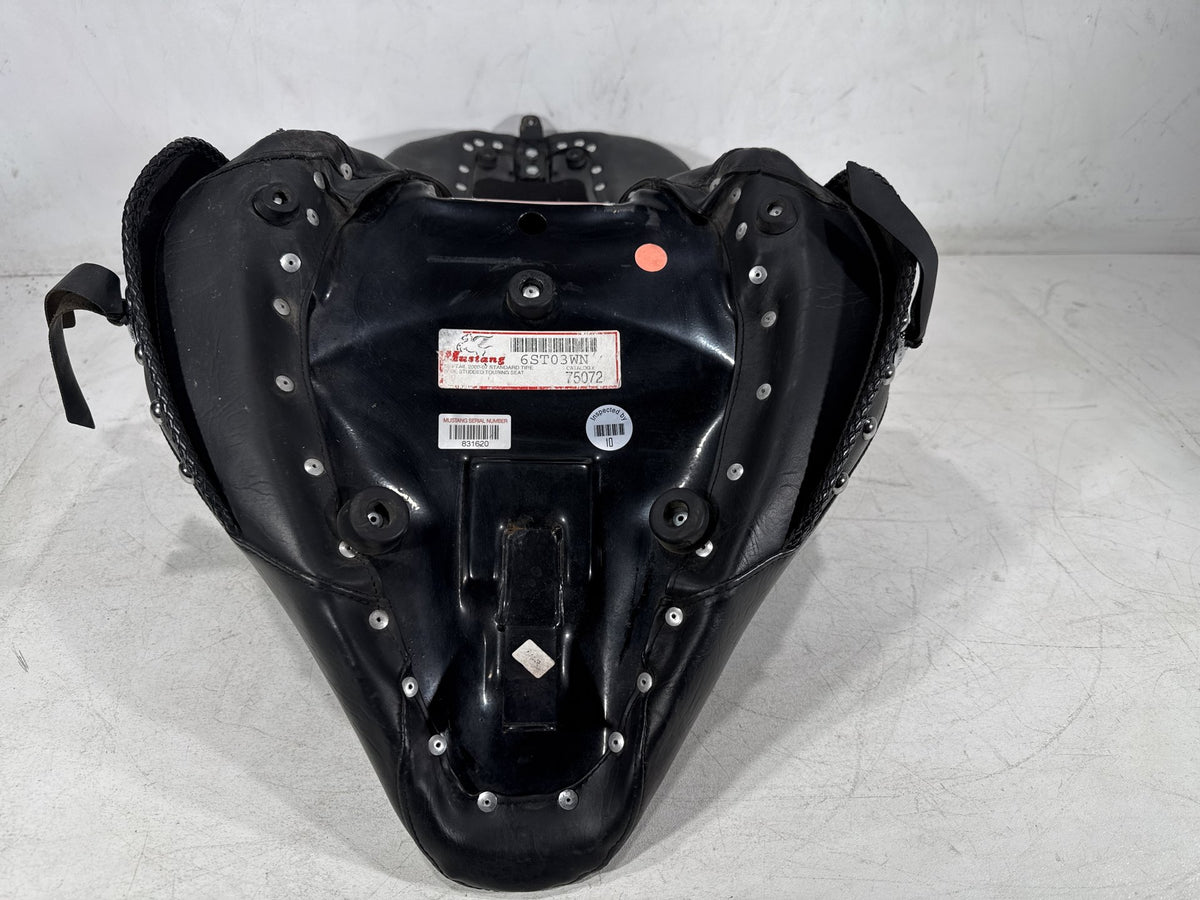 01 Harley Heritage Softail Classic Passenger Rider Driver Seat Saddle MUSTANG