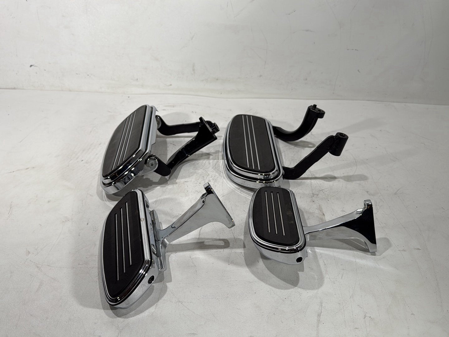 2010 Harley Street Glide Touring FLHX OEM Left Right Driver & Pass Floorboard Foot Rest