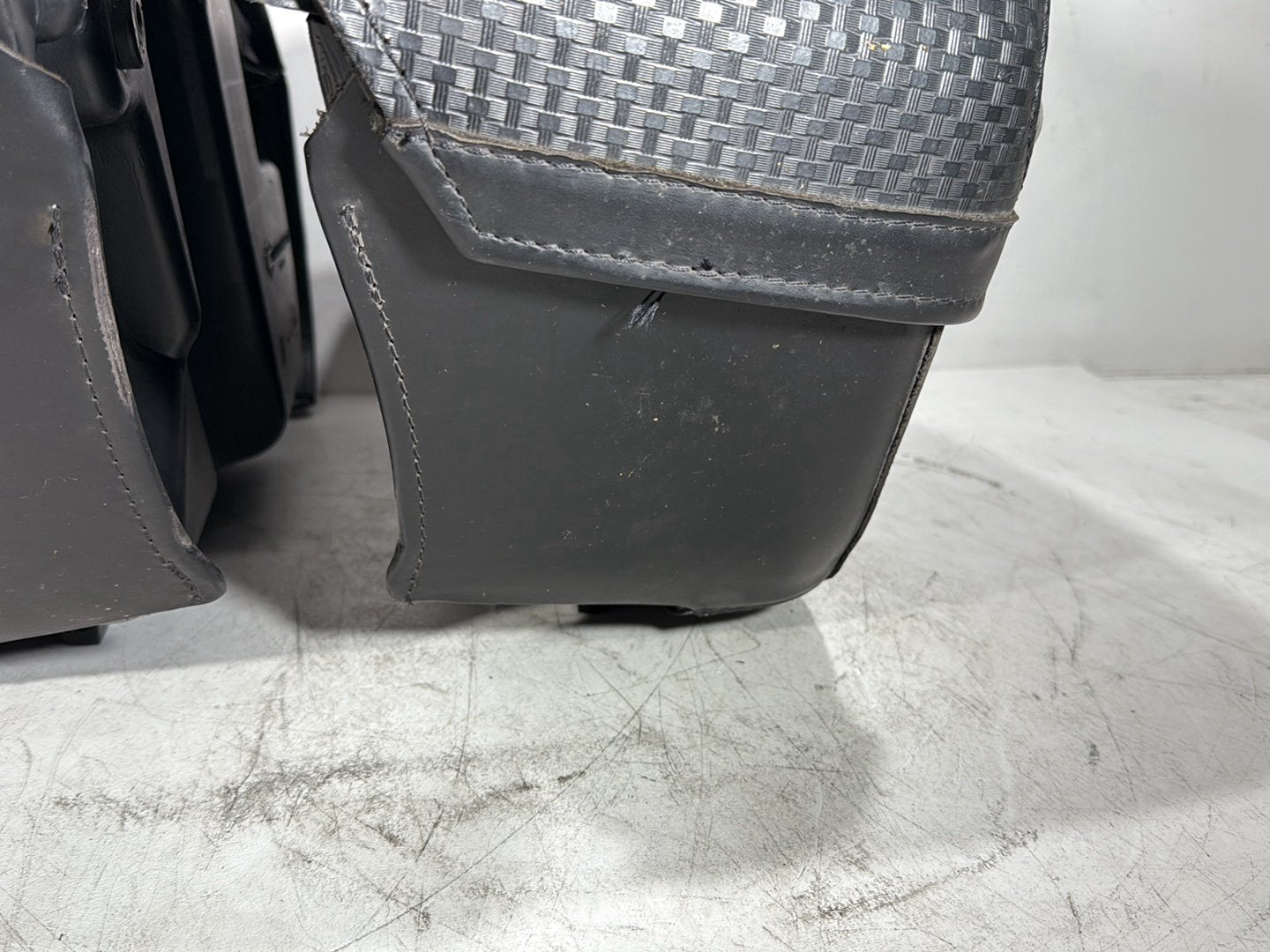 2006 Harley Road King Touring FLHRCI Classic OEM Rear Left Right Saddlebags Luggage Leather