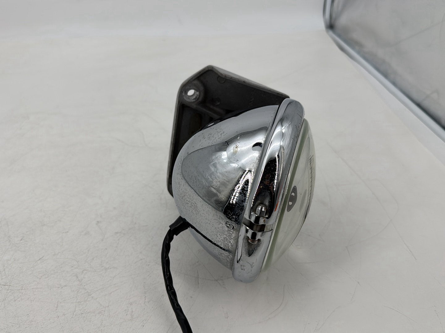 1999 - 2006 Harley-Davidson Dyna Super Glide Headlight Headlamp Head Light Halogen  	69675-05A
