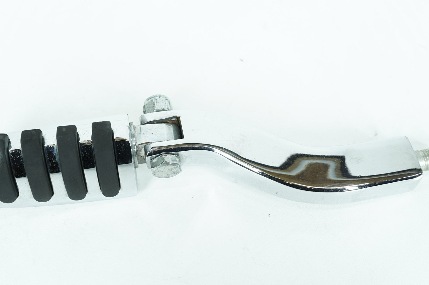 1999 - 2006 Harley-Davidson Dyna Wide Glide Rear Passenger 1 Foot Peg Step Rest  	49165-90