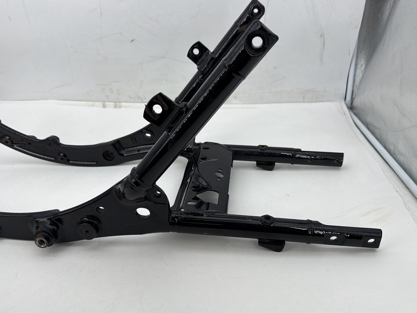 2013 Harley Street Glide Touring FLHX OEM Rear Back Sub Frame Rail Bar 48079-09BHP