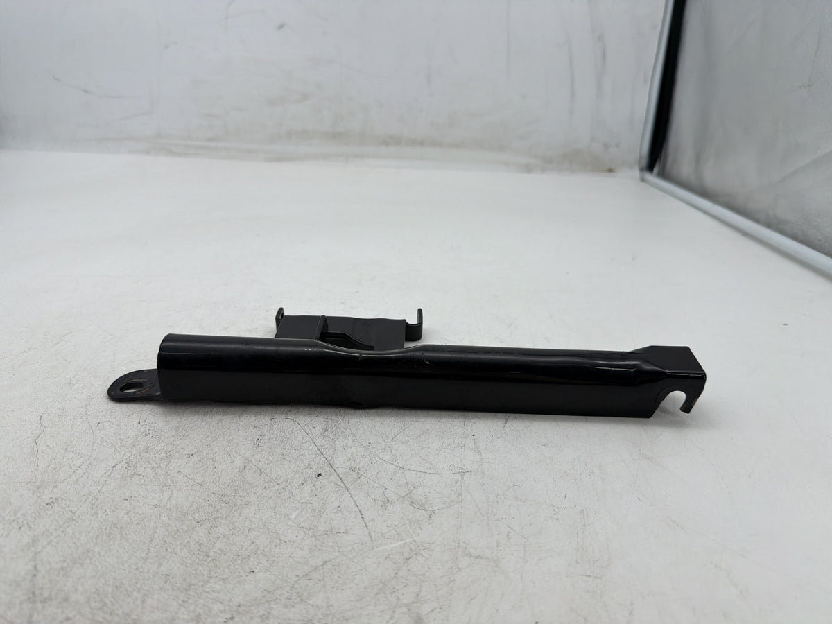 2003 Harley Softail Deuce FXSTDI OEM Seat Bracket Mount Support Mounting