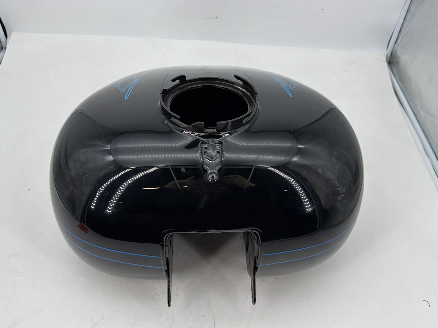 2007 - 2012 Harley-Davidson Touring Road Glide Fuel Gas Tank Gasoline Reservoir 	61356-08