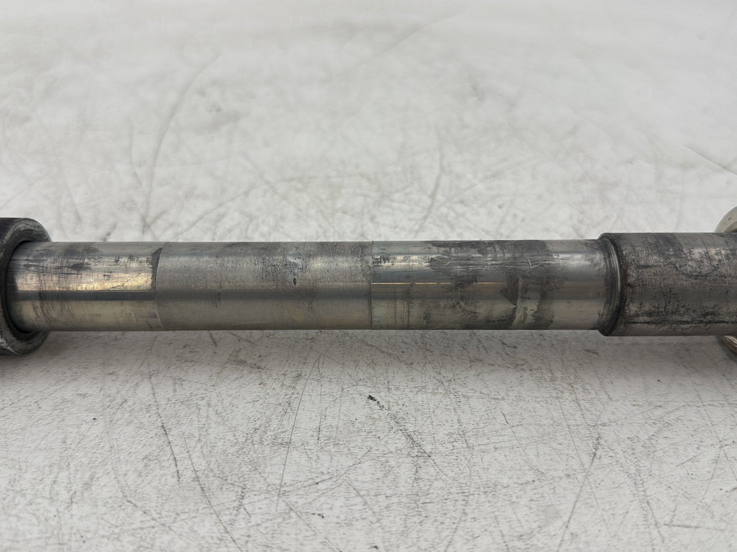 2008 Harley Dyna FXDL Low Rider Anniversary OEM Front Wheel Axle Bolt Shaft