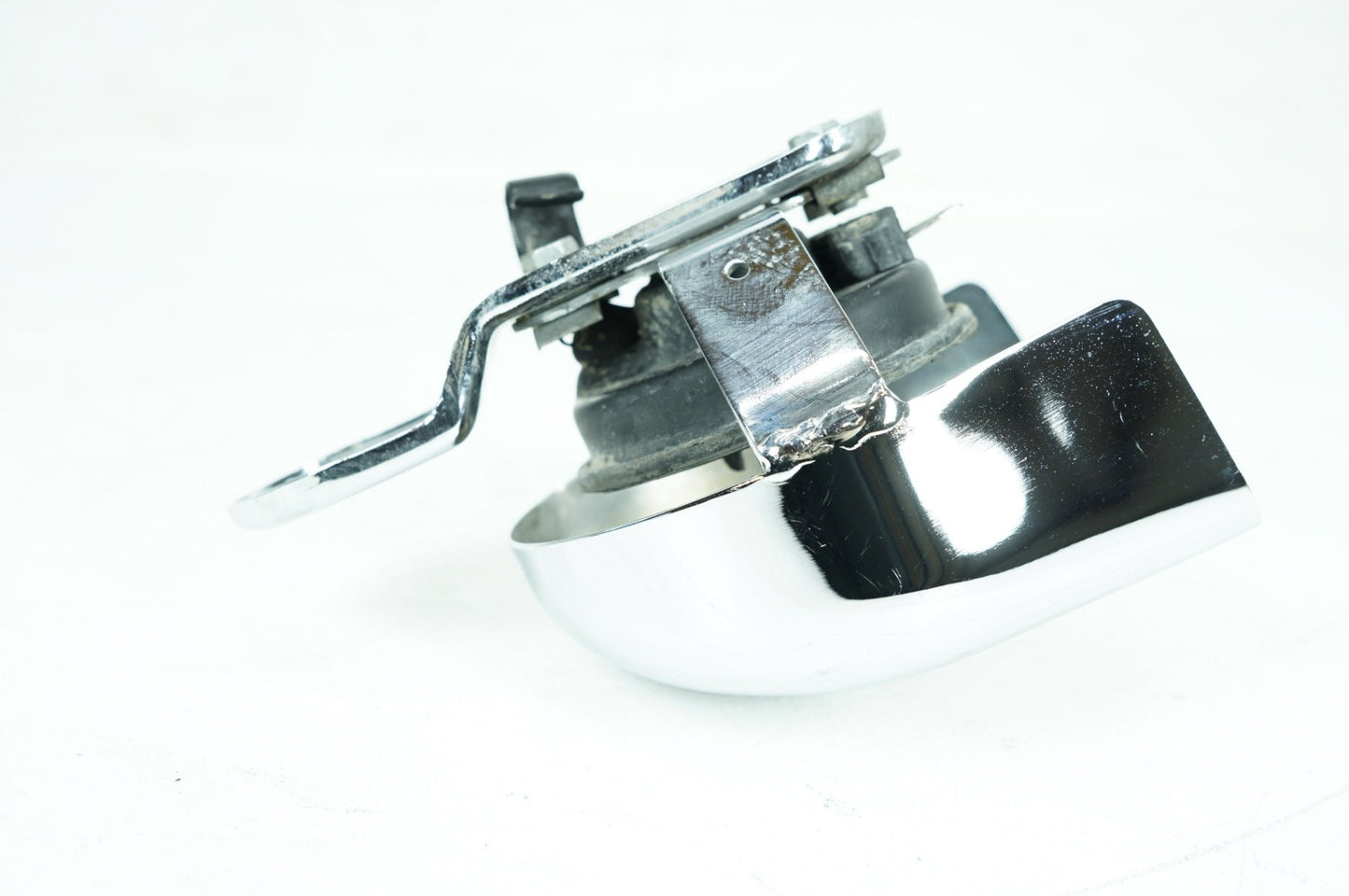 2008 Harley Dyna FXDF Fat Bob OEM Horn Signal Klaxon Chrome Cover