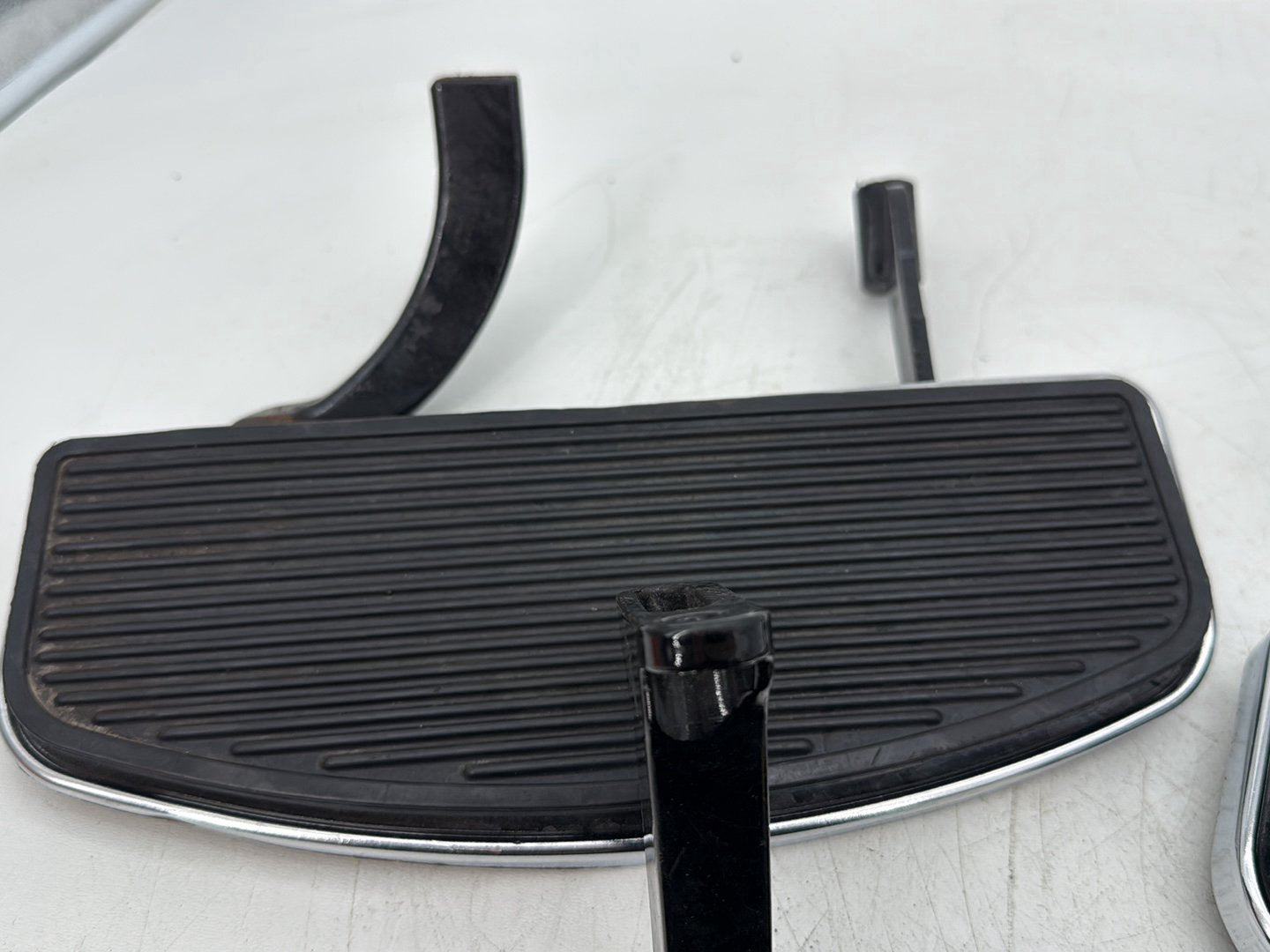 2007 Harley Touring FLHTCU Electra Glide Ultra OEM Left Right Driver & Pass Floorboard Foot Rest