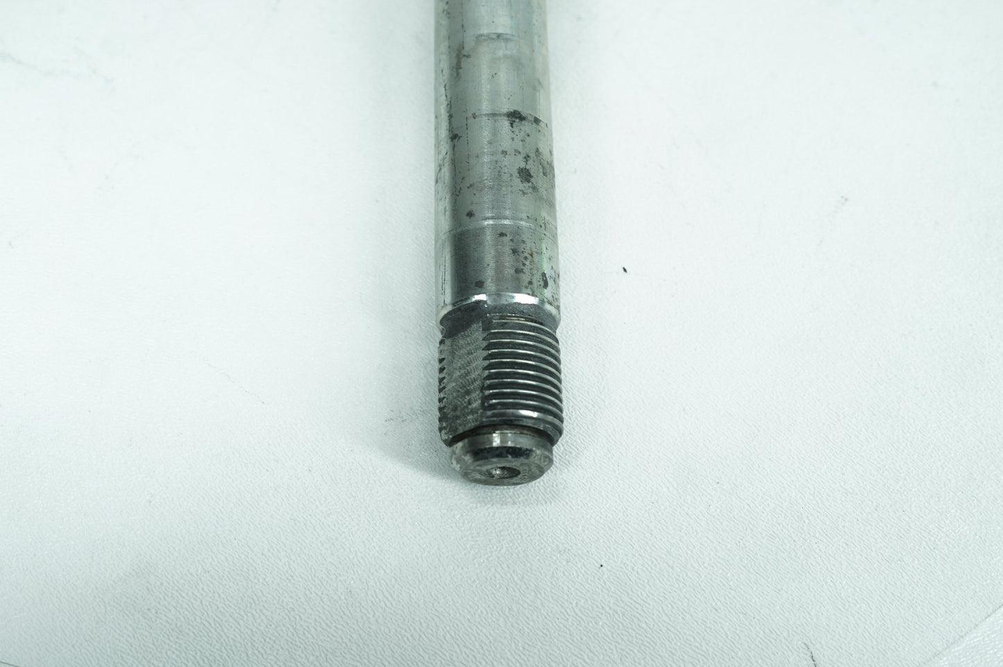 2012 - 2016 Harley-Davidson Touring Street Glide Rear Wheel Axle Bolt Shaft 41056-09