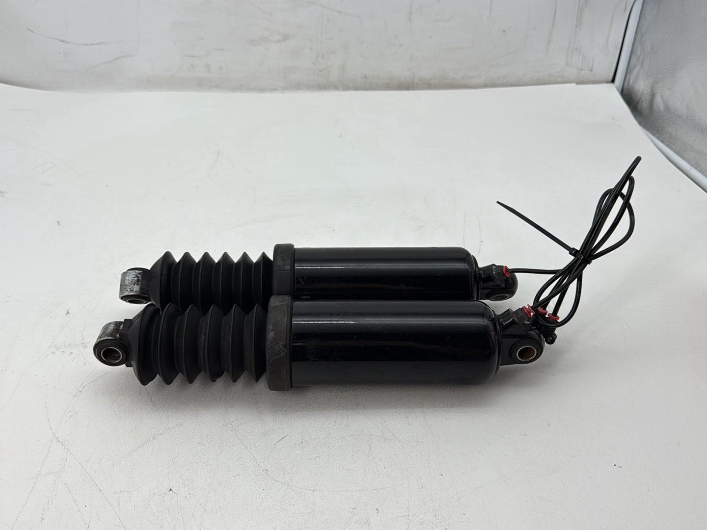 2008 Harley Road King Touring Rear Left Right Shock Absorbers 13"