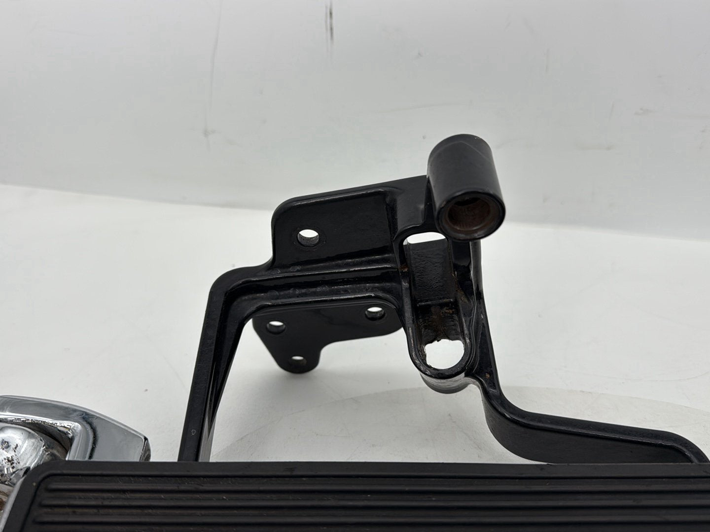 1999 - 2006 Harley-Davidson Softail Heritage Left Right Driver Floorboard Foot Rest 42431-00A