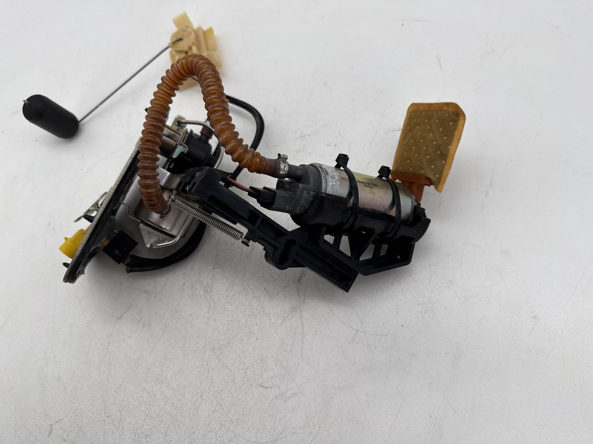 2008 Harley Softail Custom FXSTC OEM Fuel Pump Gas Gasoline Petrol Sending