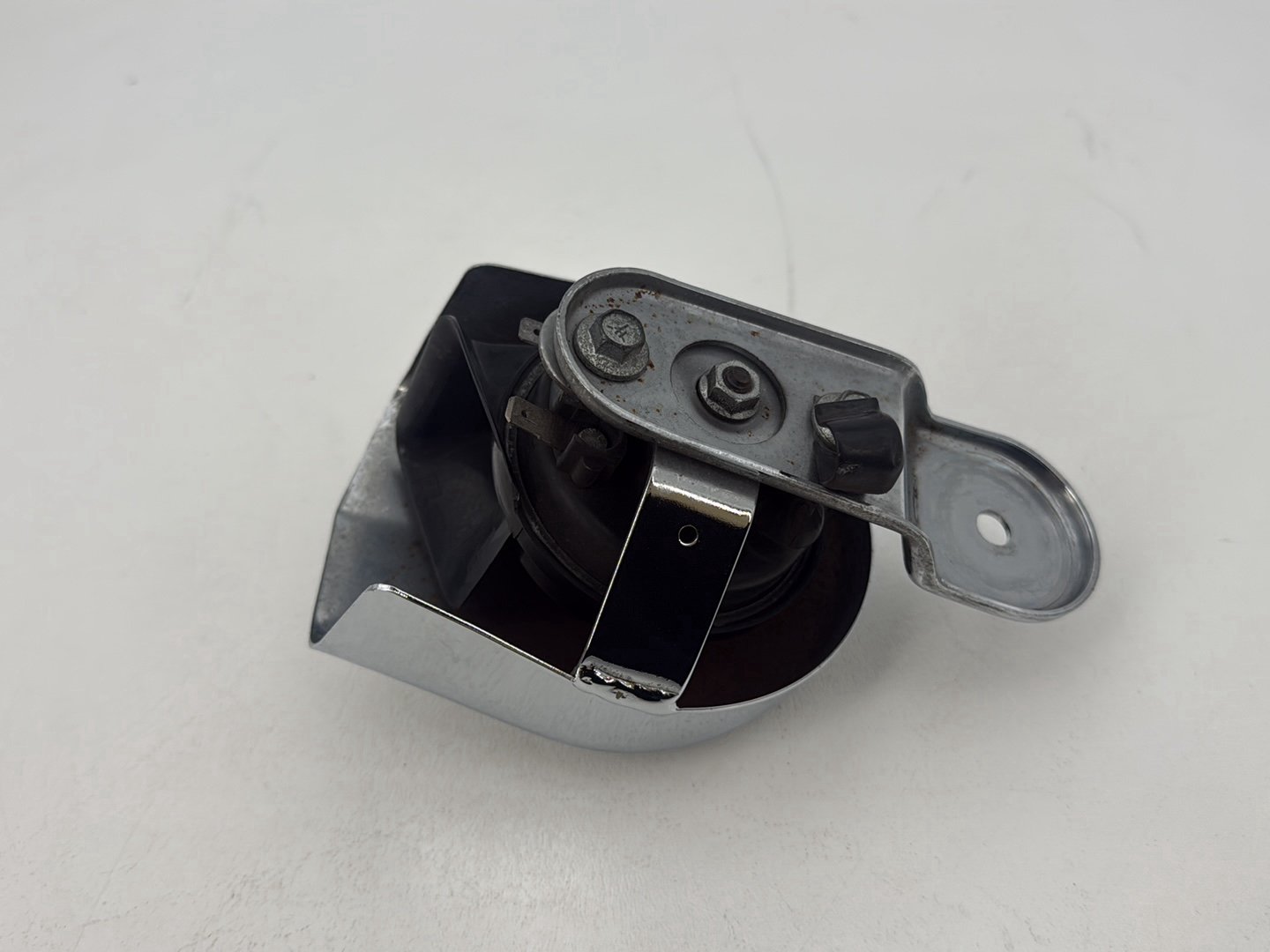 2007 - 2011 Harley-Davidson Touring Street Glide Horn Signal Klaxon Chrome Cover 	69012-93A