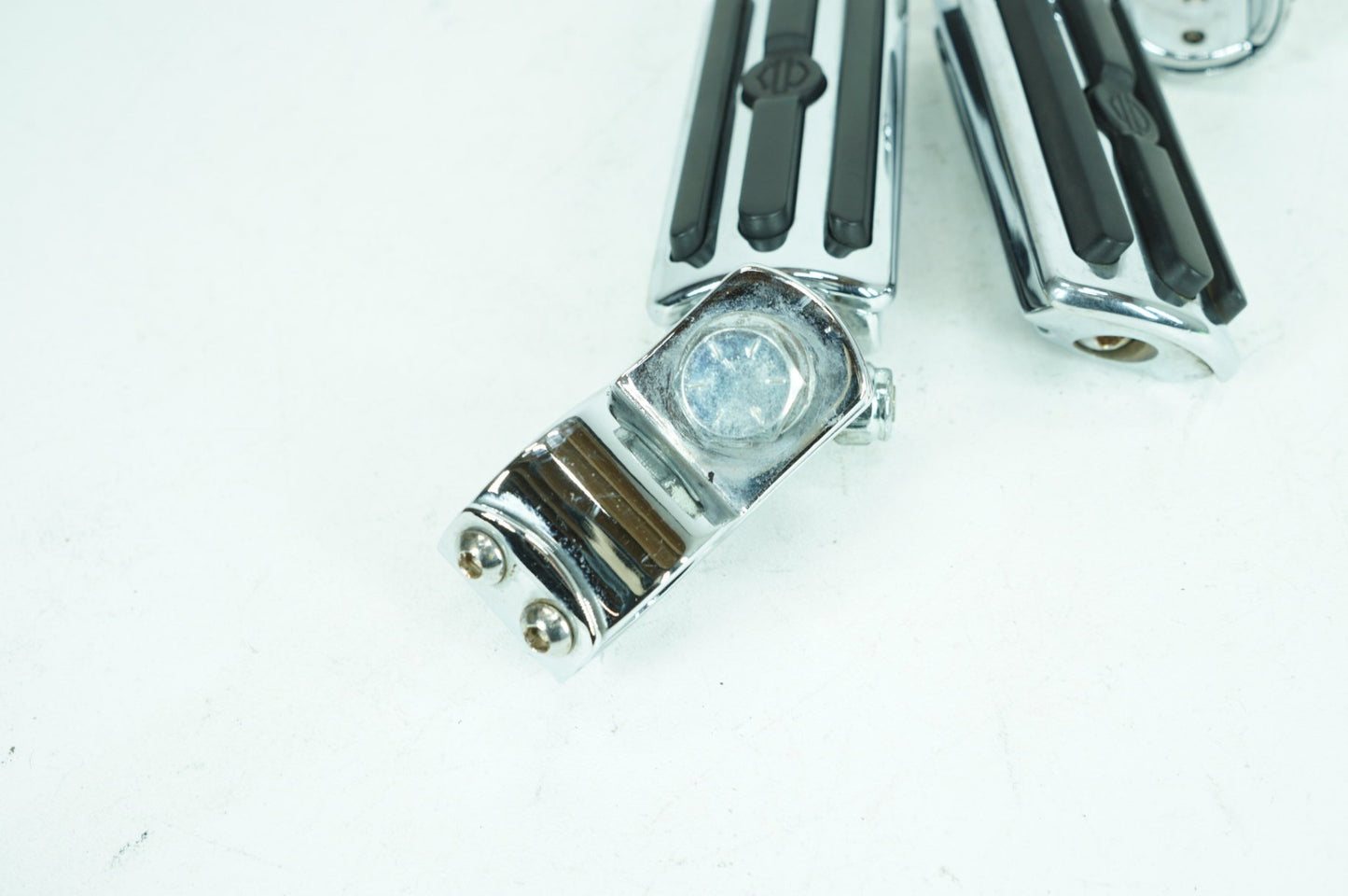 1999 - 2006 Harley-Davidson Softail Fat Boy Front Right Left Highway Foot Pegs 50957-02C