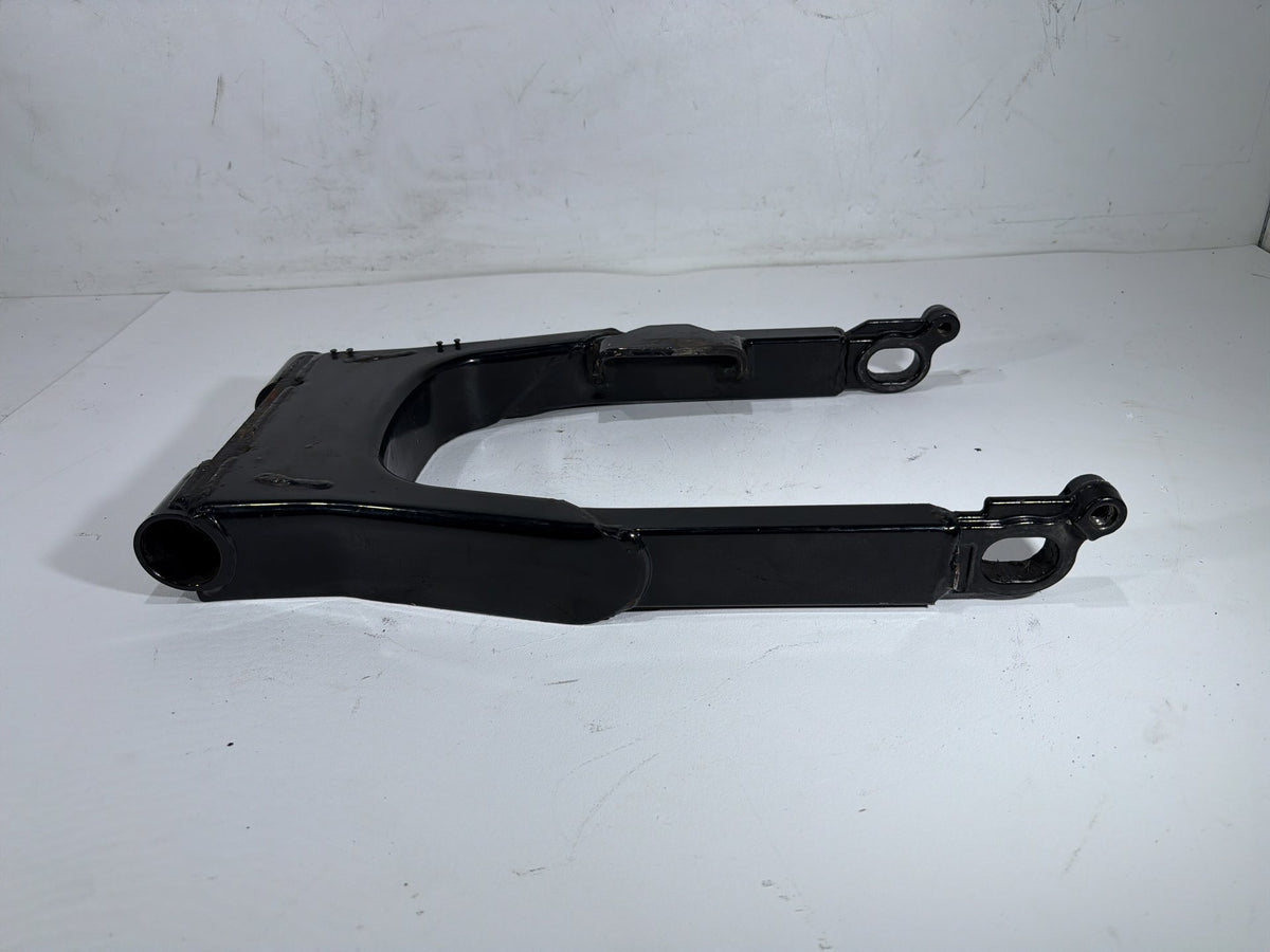 2004 Harley Electra Glide Touring Ultra OEM Rear Fork Swingarm Swing Arm