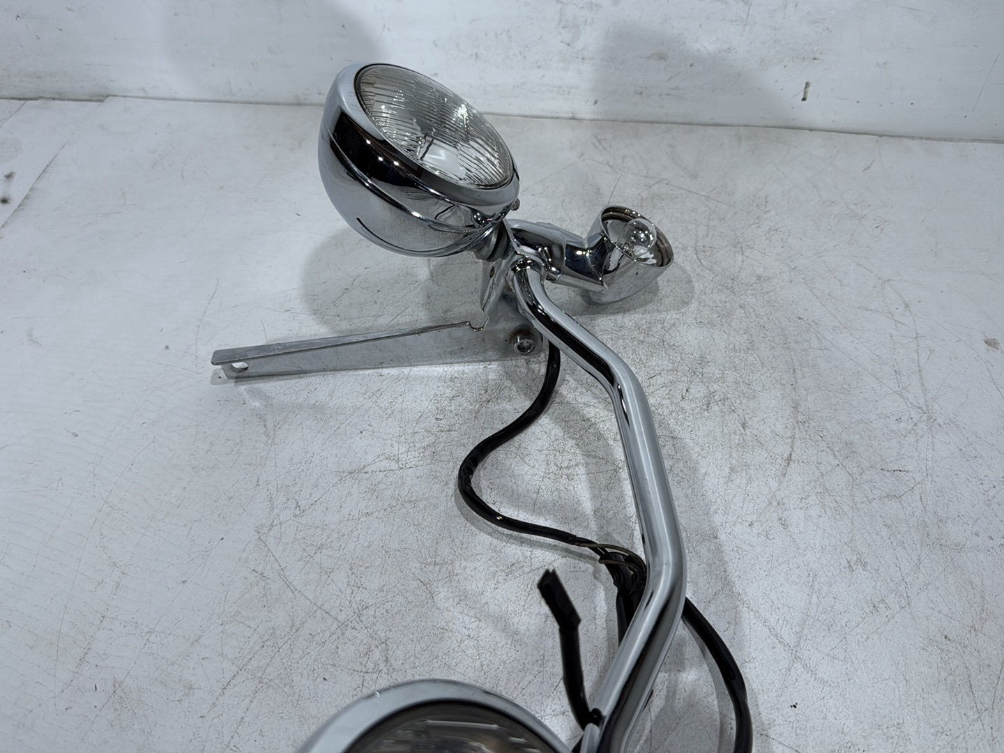 2004 Harley Heritage Softail Classic FLSTCI OEM Front Turn Signal Indicators Aux Light Bar