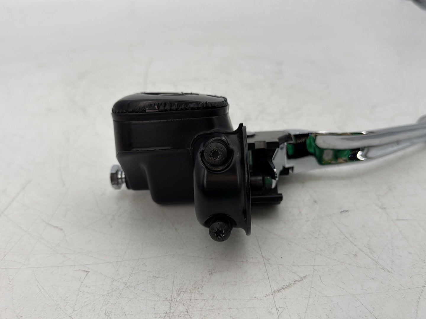 2005 Harley Touring FLHRCI Road King Classic OEM Front Right Brake Lever Master Cylinder